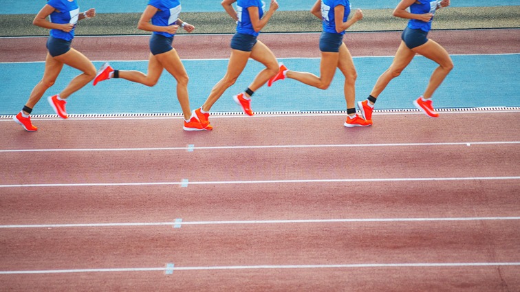 前利物浦后卫马蒂普退役后首亮相，现身沙尔克04广告